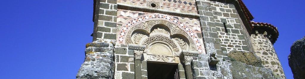 Exterieur kapel Saint Michel d’Aiguilhe in Le Puy en Velay
