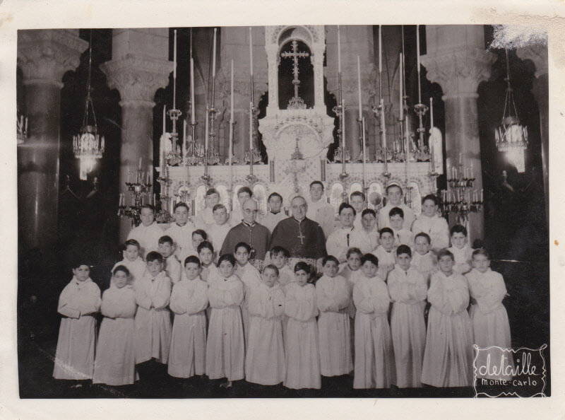 Maîtrise Monaco bij het altaar van de cathédrale 1948 of '49, José staat rechts van de Curé op de tweede rij.